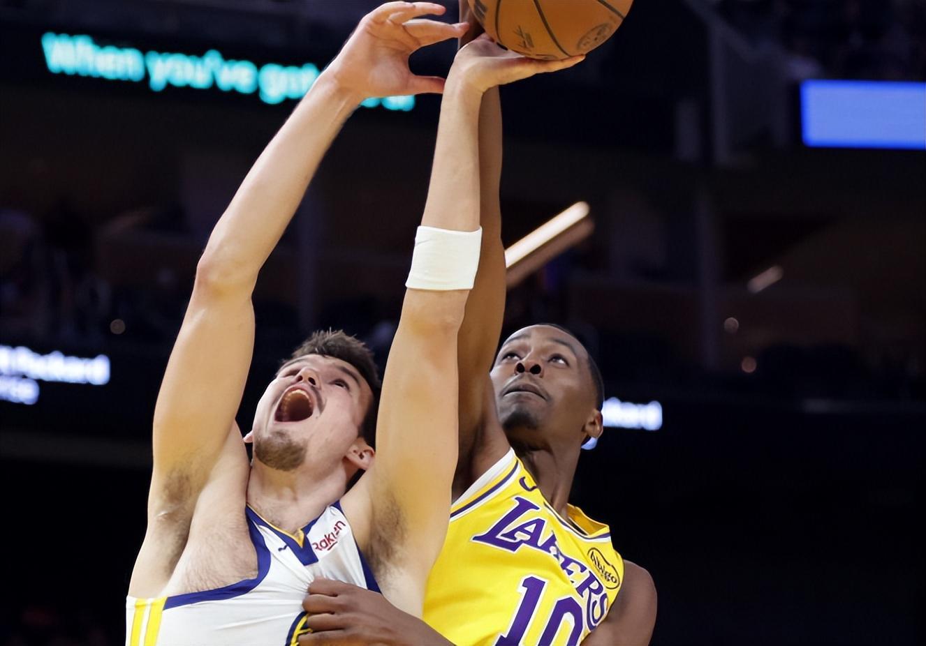 湖人遭遇连败 科洛科三分闪耀显潜力