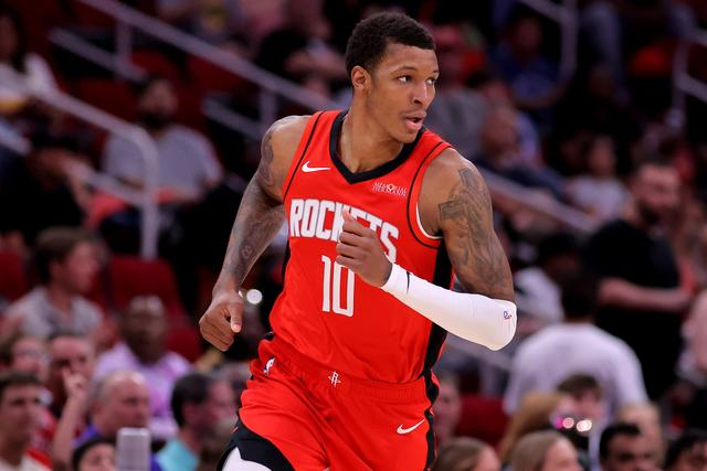 火箭季前赛热身，年轻枪手小史密斯首节展现锋芒