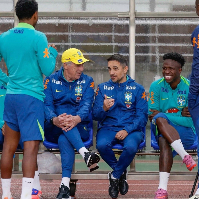 皇马三将国家队归来，见面安切洛蒂情景再现