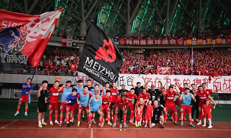 海牛输给梅州客家，李霄鹏保级前景堪忧