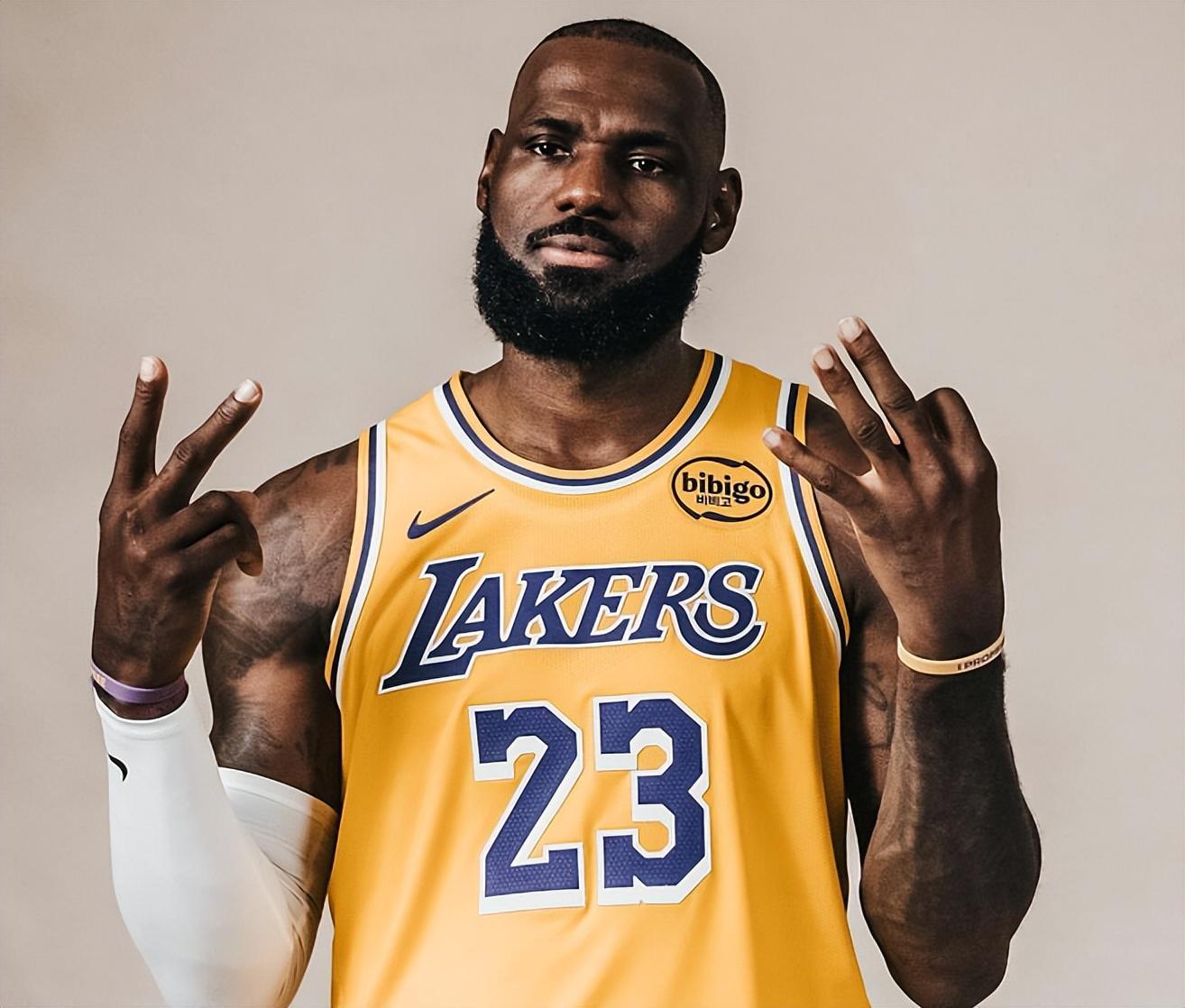 NBA季前赛热度不减，伤病阴影与老詹新动向引发关注