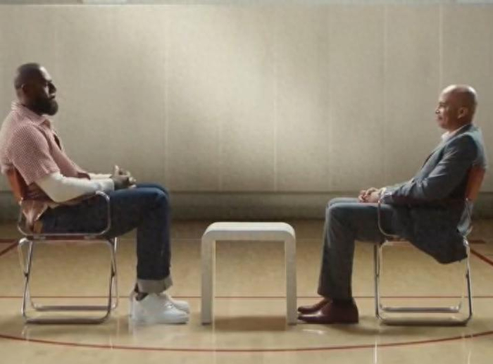 詹姆斯退役风波背后：爱恨交织的篮球传奇