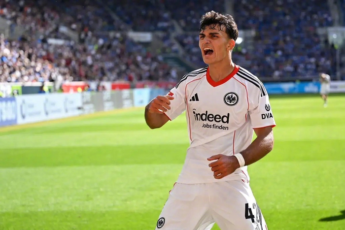 法兰克福19岁新星坎·乌尊标价8000万欧元引英超关注