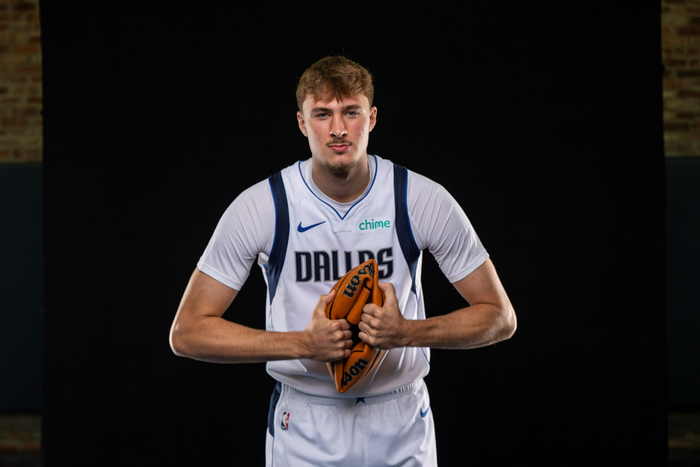 独行侠季前赛轻取雷霆 弗拉格半场展现多面手本色