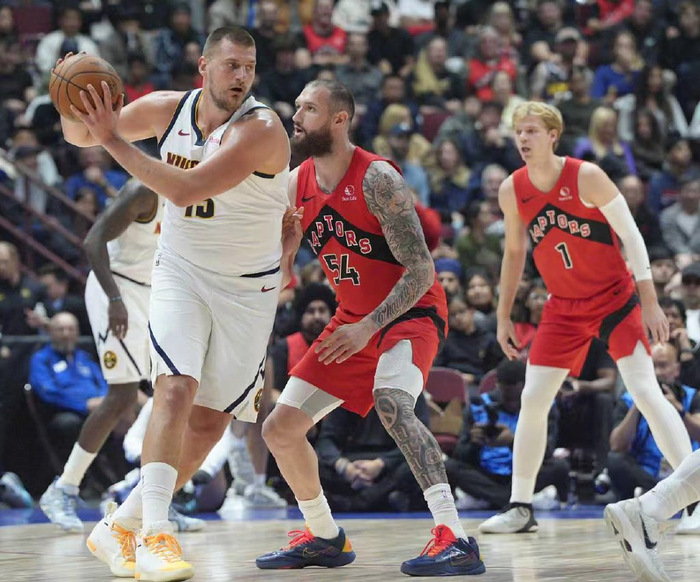 约基奇季前赛表现亮眼但失误成隐忧