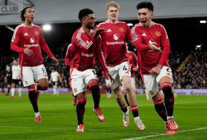 曼联等待马丁内斯回归，年底复出成期待焦点