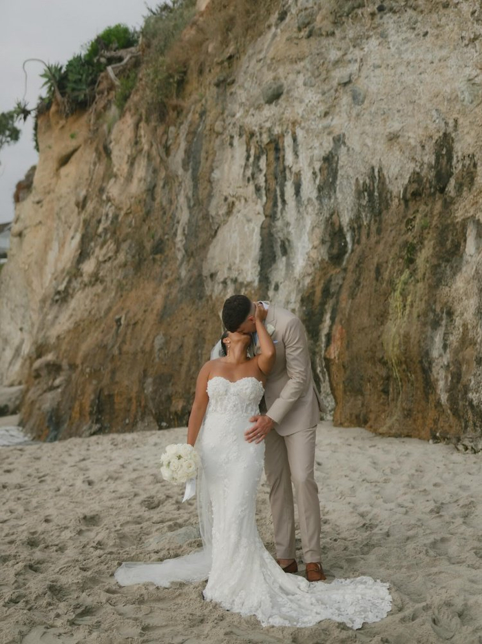 湖人新星拉拉维亚喜结连理，晒照庆祝人生新篇章