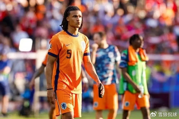 科曼对阿克下达最后通牒，曼城老臣地位岌岌可危