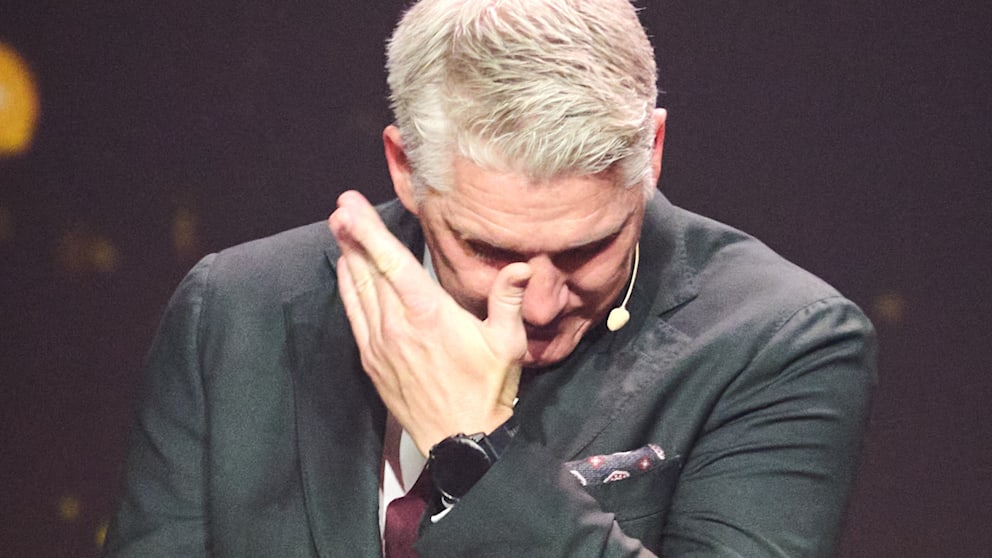 施魏因斯泰格与德国足坛传奇齐聚名人堂，情怀满满的夜晚