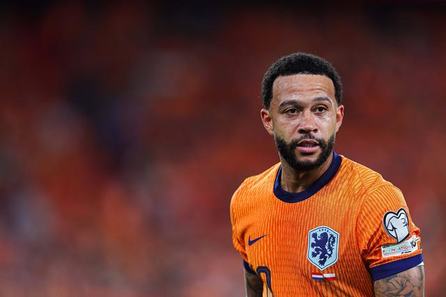 德佩护照丢失险错过比赛，科曼巧妙安排替补休整