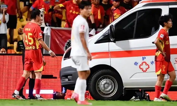 中甲激烈冲突引风波，外援阿萨莫阿受重伤引发热议