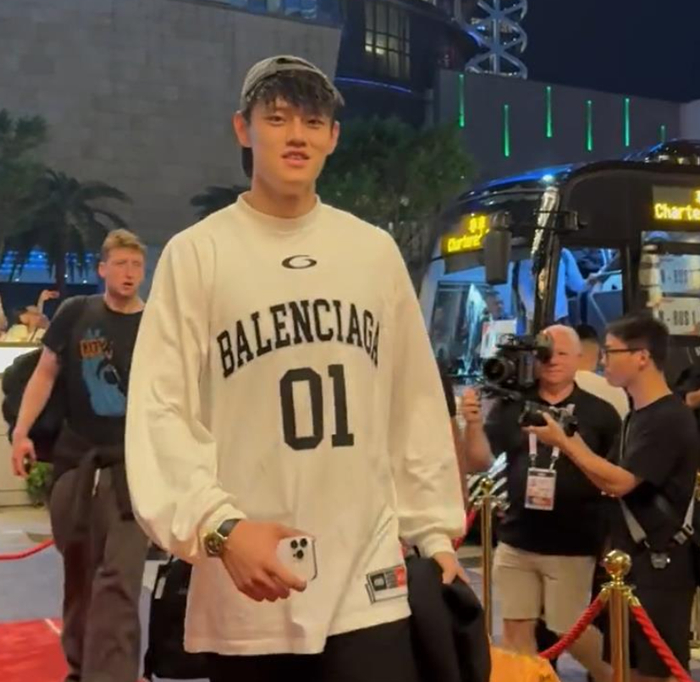 曾凡博澳门赛首战未上场，首秀机会还在等着他