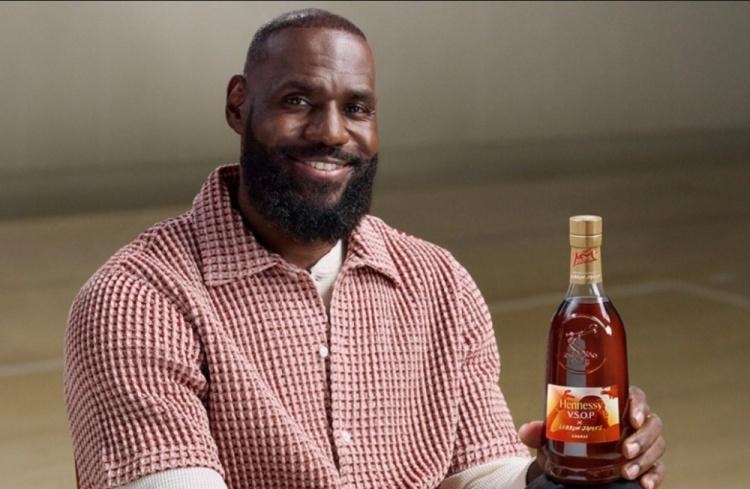 詹姆斯发布“决定2.0”合作轩尼诗，营销与球迷期待的碰撞