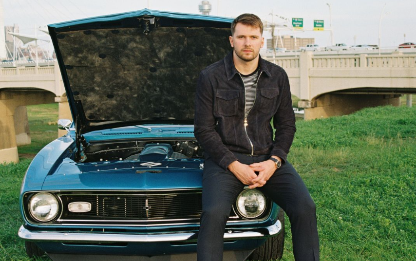 湖人训练日常揭开“决定2”真相，东契奇请客保时捷团建