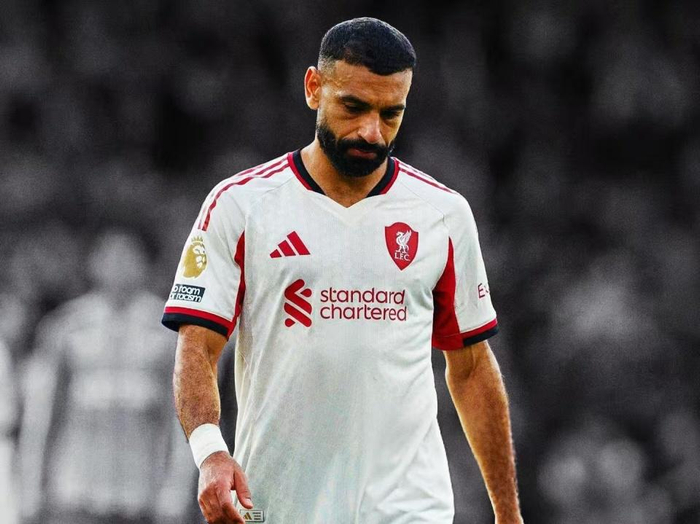 利物浦新赛季遭遇连败后英超榜首易主 战术调整亟需突破