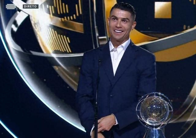 C罗获环球声望奖，誓言未到退役时仍将拼搏到底