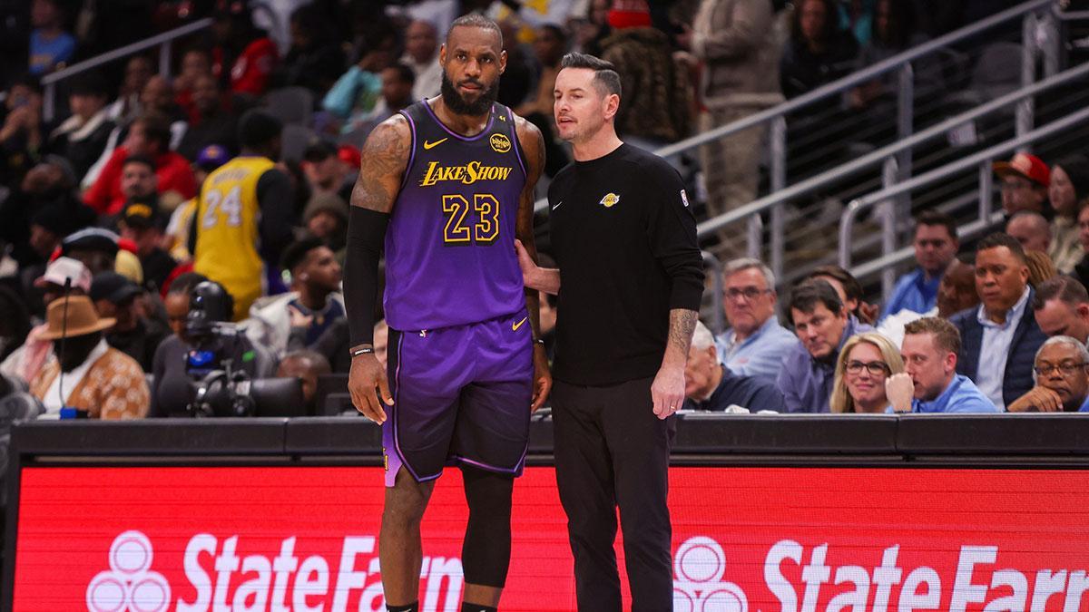 湖人赛场发生“决定2.0”事件，詹姆斯与教练互动引发热议