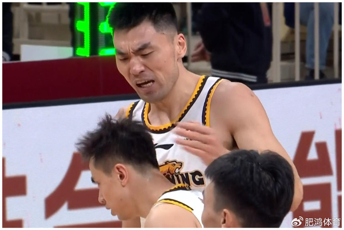 辽宁男篮大外援难题显山露水，卫冕冠军争冠路坎坷