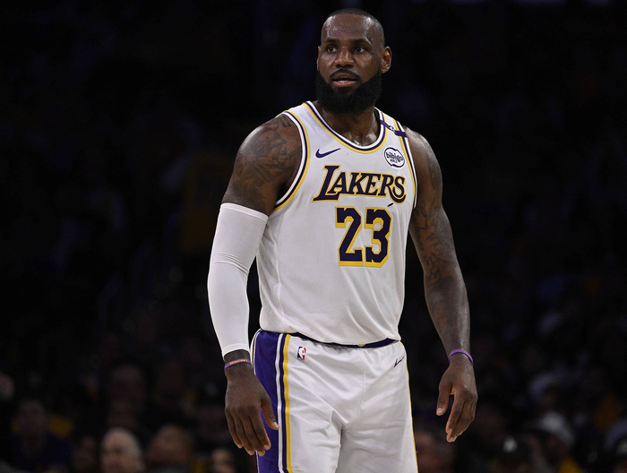 安东尼谈詹姆斯：他理应终老湖人，只管专注比赛