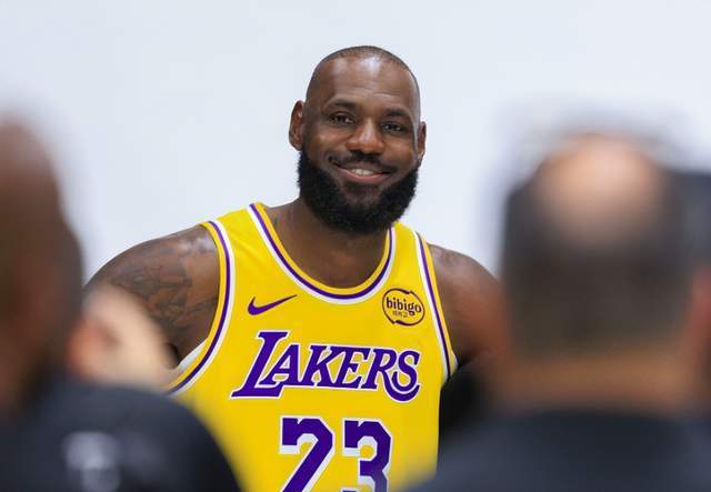 詹姆斯预告引热议字母哥或交易杨瀚森季前赛首秀