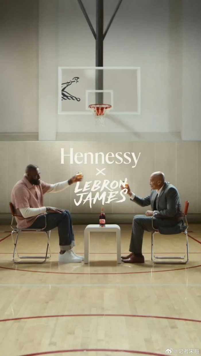 詹姆斯的第二次决定：不退役，是酒水广告的搭档