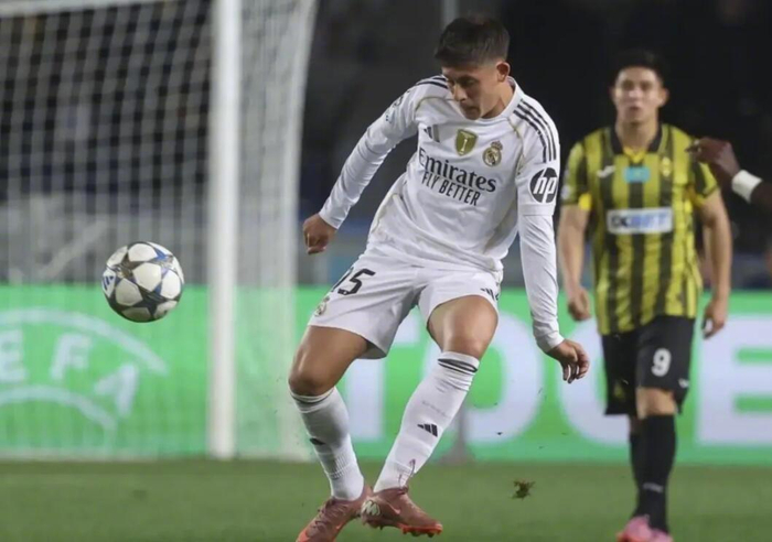 居莱尔彻底解放，哈维-阿隆索麾下的球场大脑开始发威