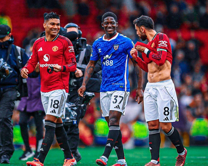 梅诺在曼联的挣扎与那不勒斯的诱惑