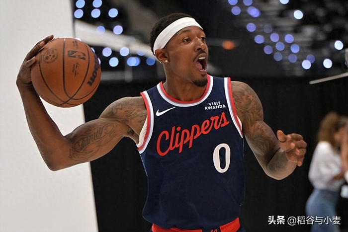 比尔点赞伦纳德，快船新赛季训练营火力全开