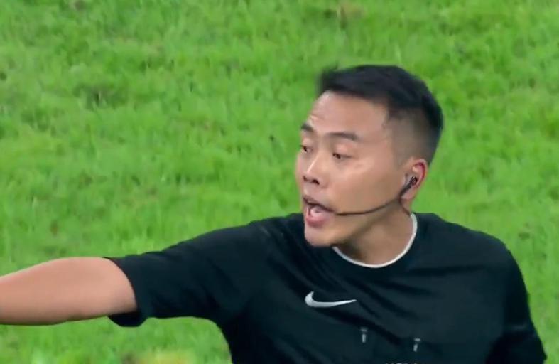 中国足坛裁判风波再起，英博和西海岸的那场判罚争议