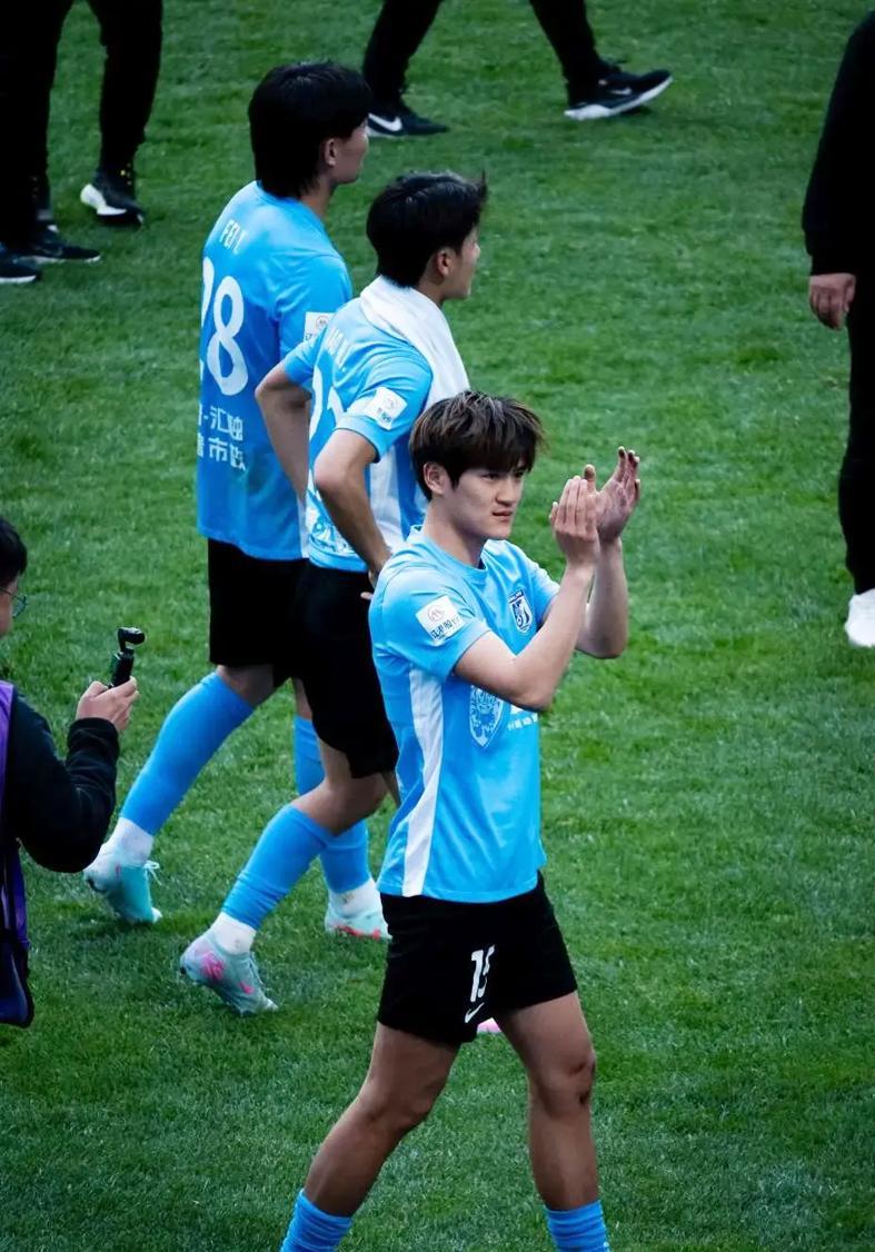 大连英博的阵容困境：刘祝润去留成关键