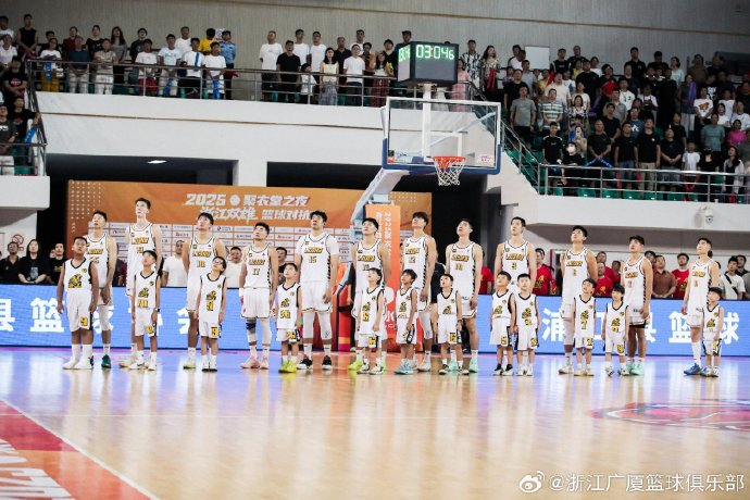 浙江方兴渡半场1分落后广厦，CBA比赛激烈展开