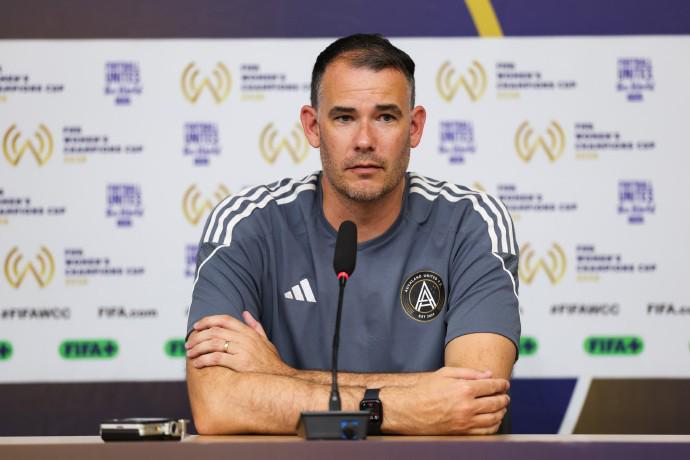 武汉女足斩获国际足联女子冠军杯首胜，奥克兰联主帅盛赞业余球队精神