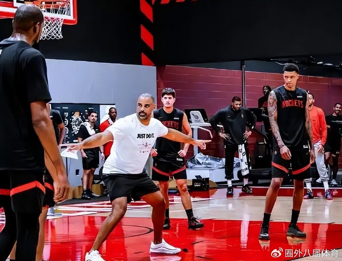 火箭大手笔续约小史密斯,乌度卡铁心打造新核心