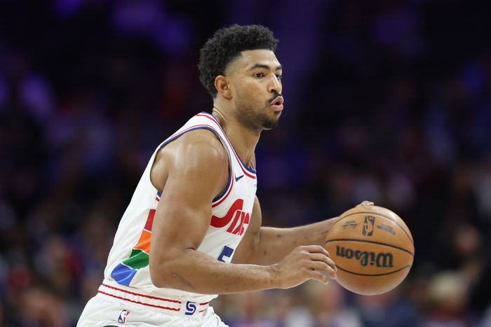 格莱姆斯续约波折后重返76人，态度稳如老狗