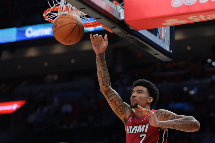 NBA季前赛：热火上半场惜败马刺，韦尔高效表现引关注