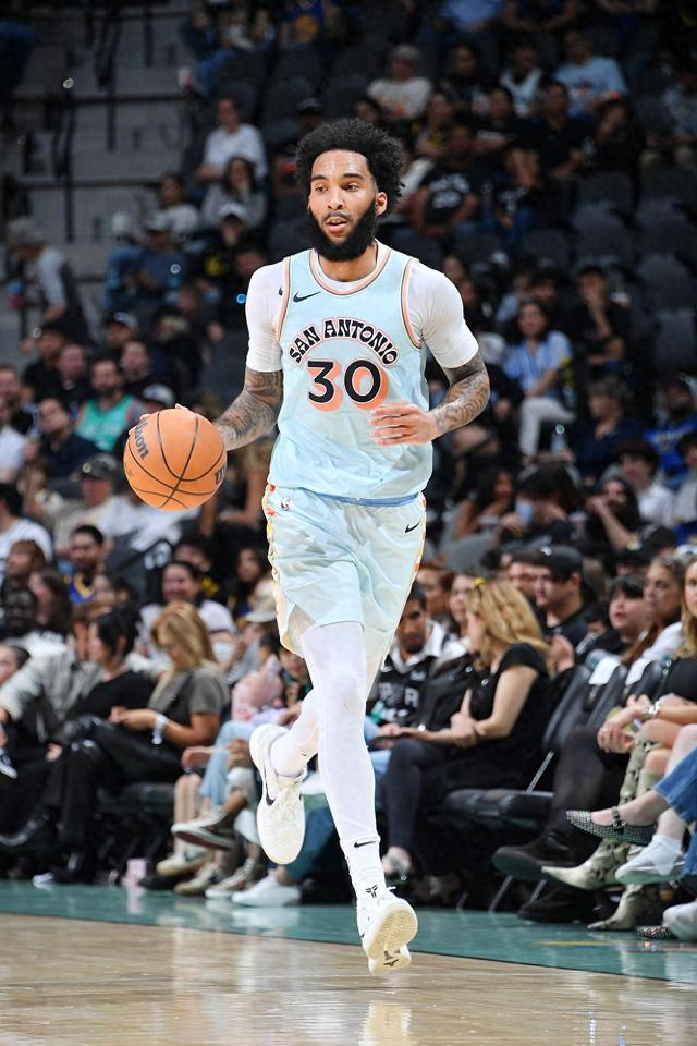 马刺半场领先热火，尚帕尼外线火力全开