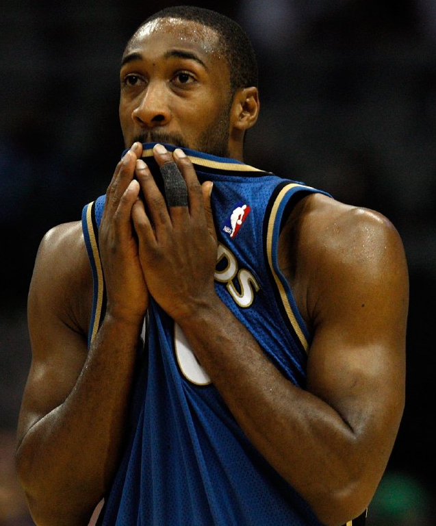 阿里纳斯：天赋光环下的自律噩梦，篮球世界的警示录