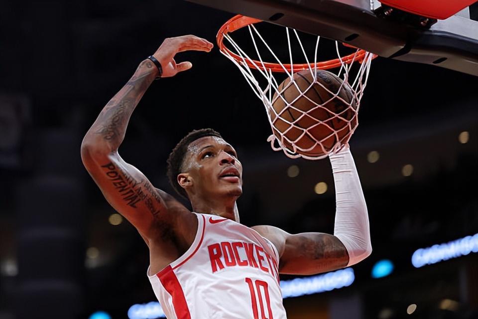 火箭新星史密斯季前赛微光难掩问题，5年1.22亿合同值不值？