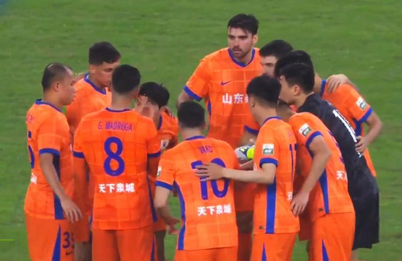 泰山队三连平真是神经刀本色，换帅换人迫在眉睫