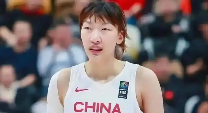 韩旭放弃高薪留洋，为中国女篮逆境硬刚
