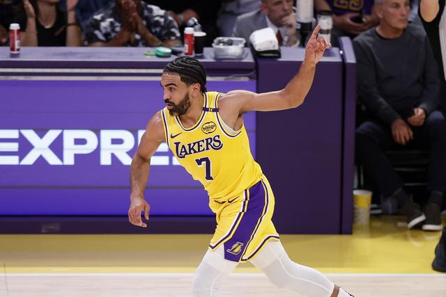 文森特带队搞团建 湖人试图借社交加速季后赛争夺