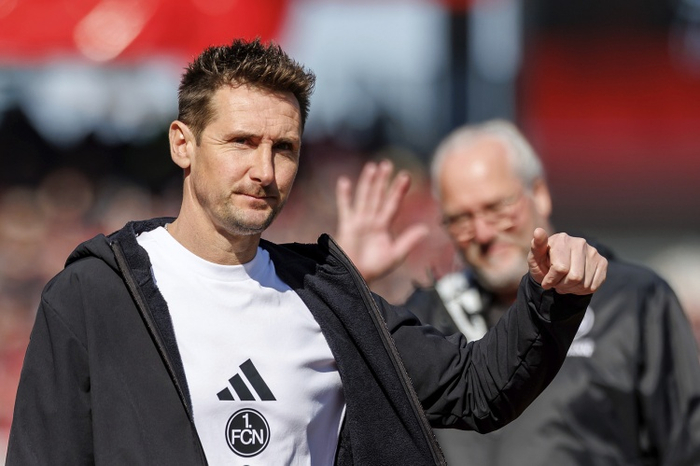 纽伦堡调整锋线策略，中场卢巴赫担纲前锋位置表现稳健