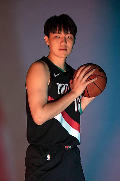 开拓者季前赛遭勇士逆转 杨瀚森首秀控犯问题需调整