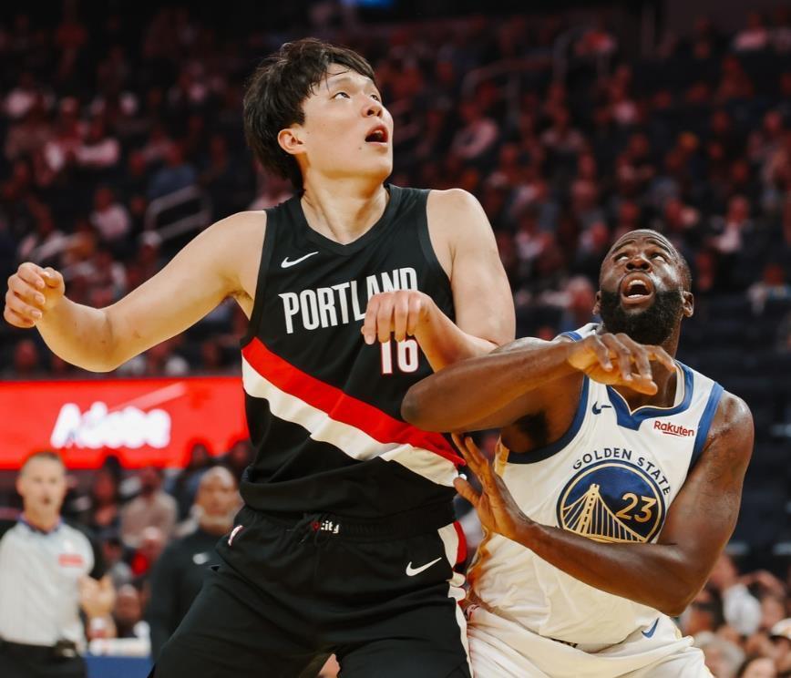 杨瀚森NBA季前赛首秀，硬核体验勇士防线风暴