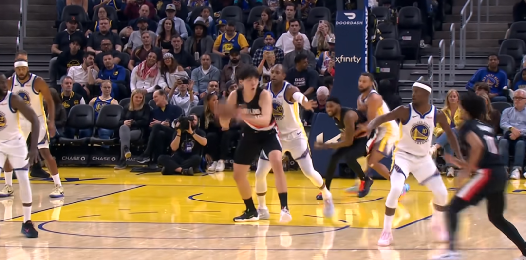 杨瀚森季前赛首秀亮点与待改进,成长之路仍需磨砺