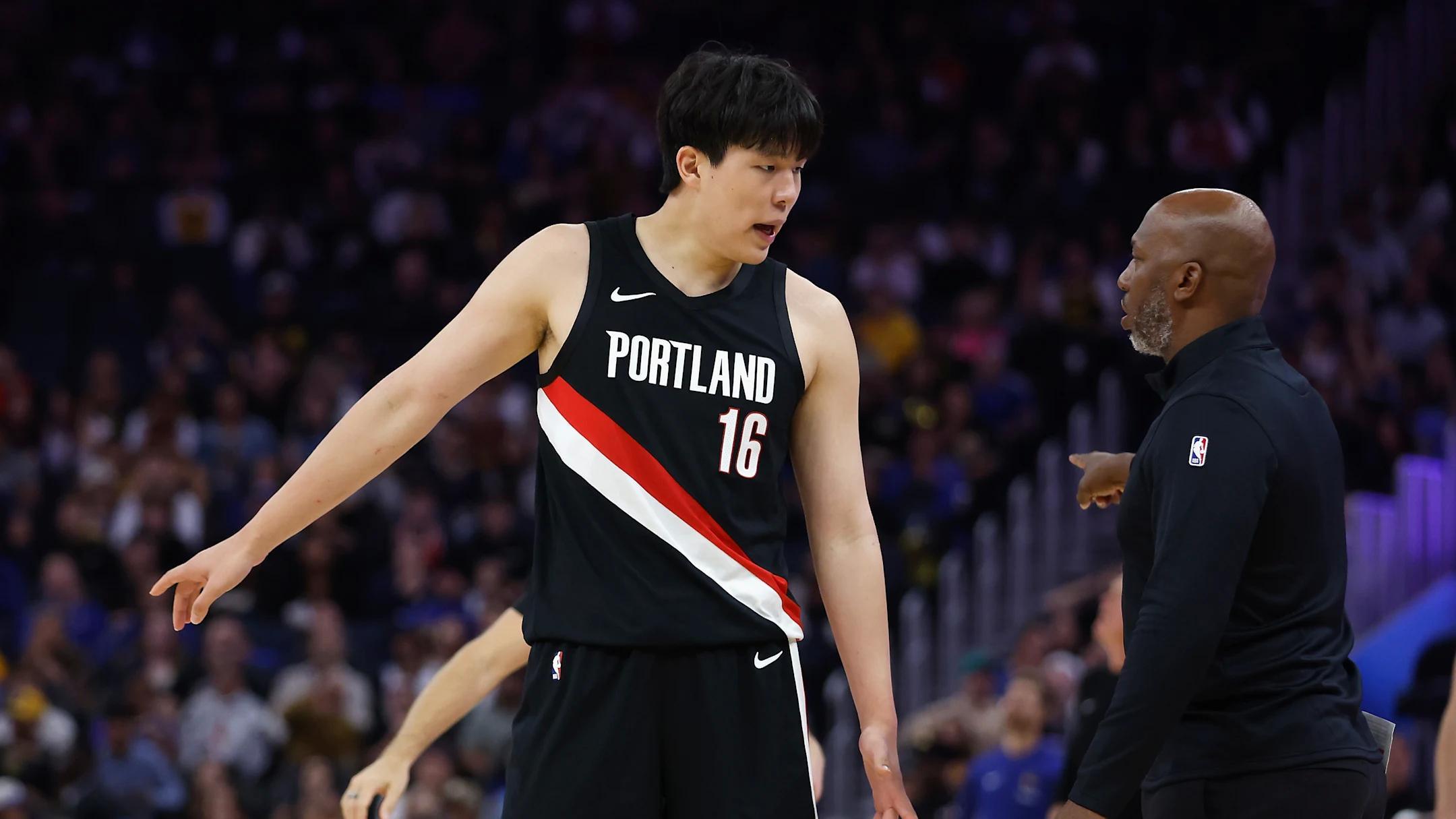 杨瀚森NBA首秀，潜力无限但仍青涩