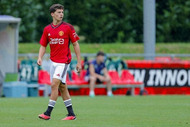 曼联小将莱西首次入选英格兰成年队合练，展现潜力引关注