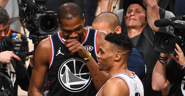 杜兰特谈威少火箭传闻：没听说实质性消息，但重聚挺酷