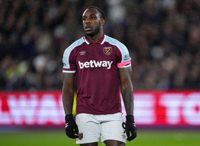 安东尼奥归来训练布伦特福德，伤病未能阻挡他的斗志