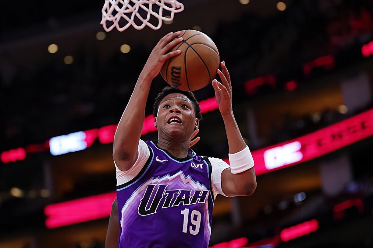 火箭季前赛再胜，艾斯-贝利爆发引爆爵士新希望